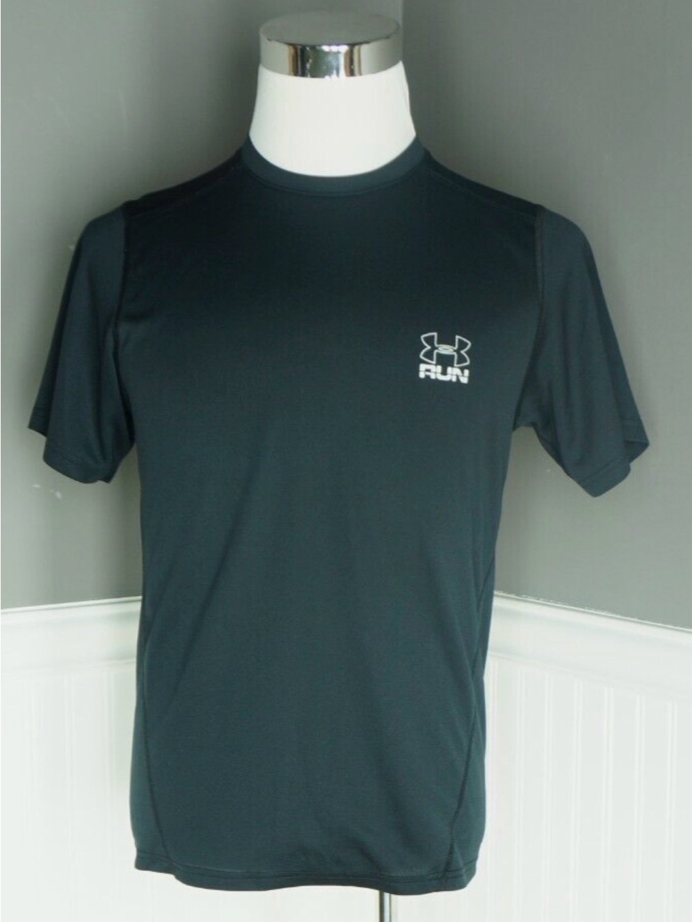 Under Armour Men’s XL Black Run Short-Sleeve Performance Shirt Back Logo